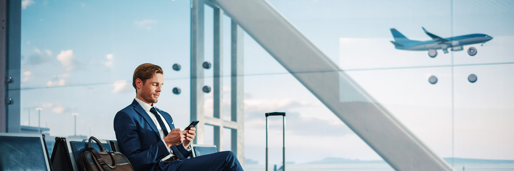 F�retagsresor - man p� flygplats p�v�g till en f�retagsresa