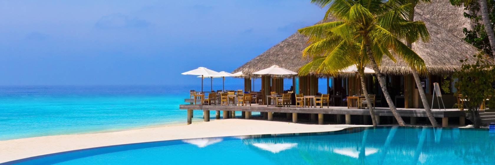 Lyxresor - visar lyxigt hotell vid stranden